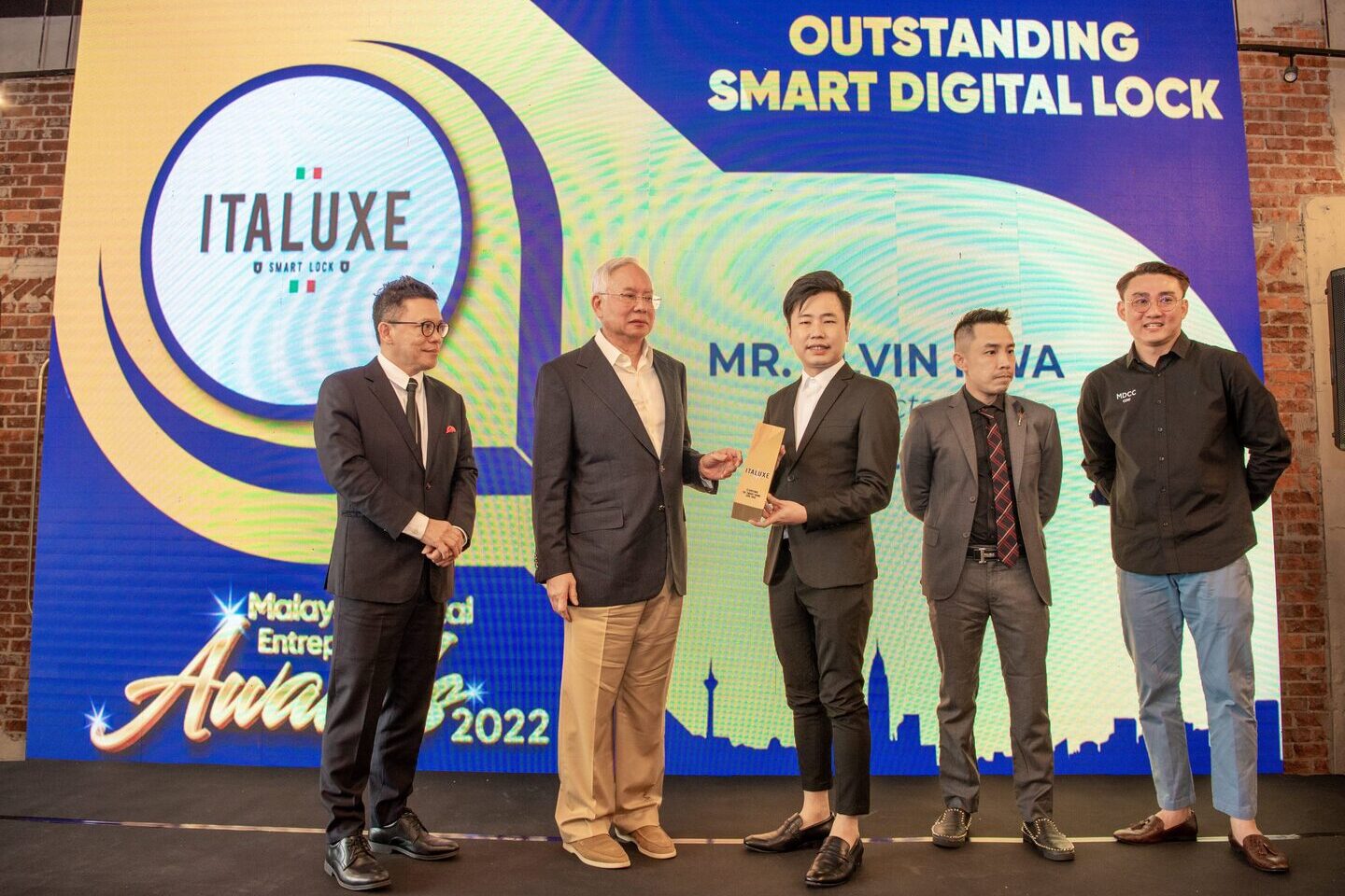 award-6 award-6